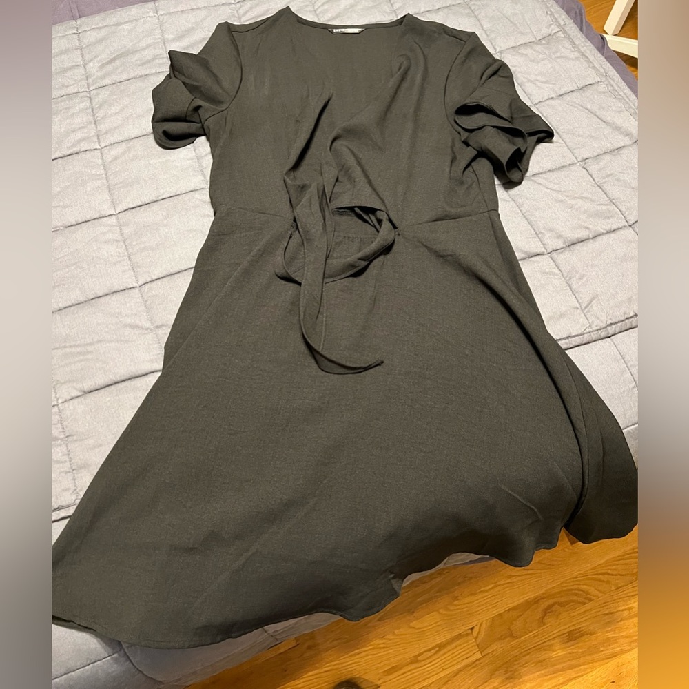 Front tie black wrap dress